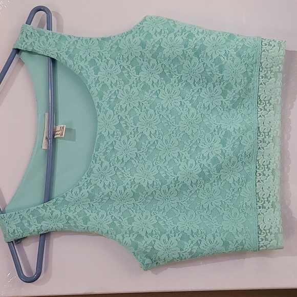 Forever 21 women tank top medium size